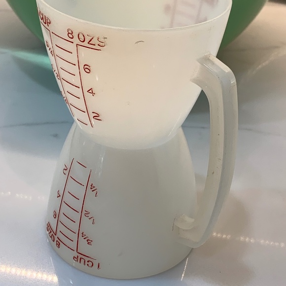 Vintage Classic Tupperware Double Measuring Cup - Picture 5 of 14